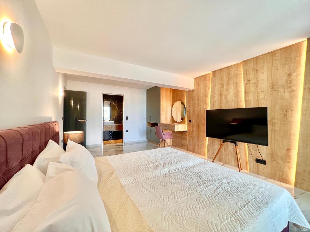 Luxury Villa Barbati Sun With Private Pool By Dadovillas エクステリア 写真